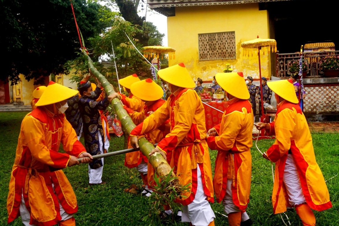 Kỳ thú tái hiện lễ hạ nêu trong Hoàng cung cố đô Huế - 4 Kỳ thú tái hiện lễ hạ nêu trong Hoàng cung cố đô Huế - 4