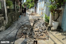 Hà Nội: Đường vừa thảm nhựa đã "tan tác" vì dự án nước sạch