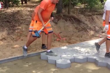 Mãn nhãn với màn lót gạch đường một cách ăn ý