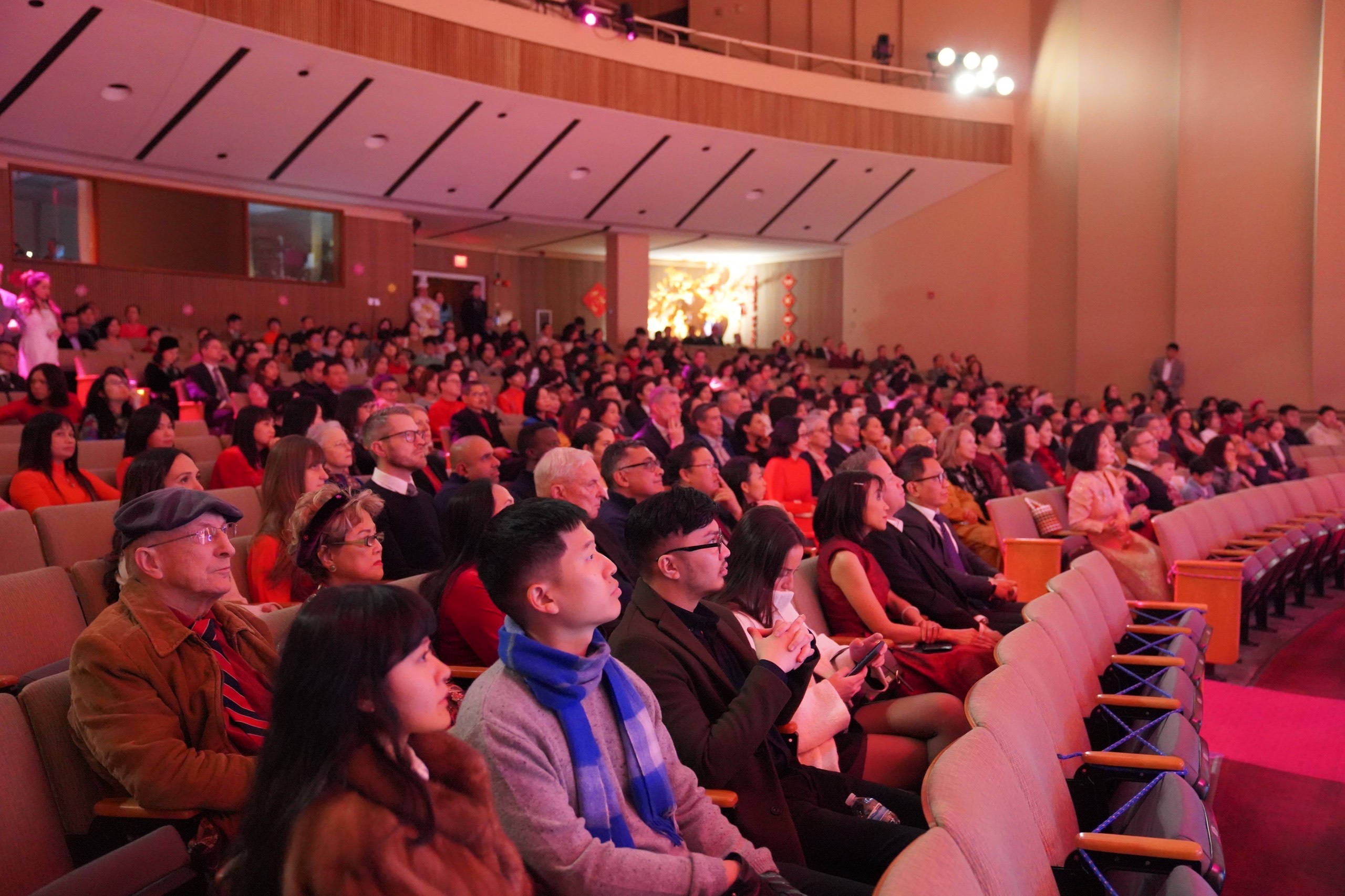 View - Đại sứ quán Việt Nam tại Mỹ tổ chức chương trình Xuân Quê hương 2024 | Báo Dân trí