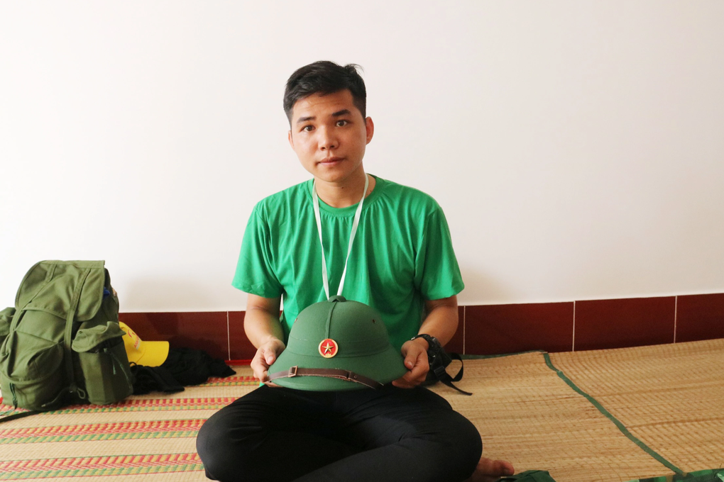 Hai thanh niên bỏ công việc, chức vụ, tình nguyện lên đường nhập ngũ - 2 Hai thanh niên bỏ công việc, chức vụ, tình nguyện lên đường nhập ngũ - 2
