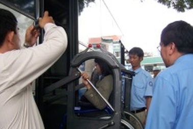 Hỗ trợ người khuyết tật thế nào cho đúng? 