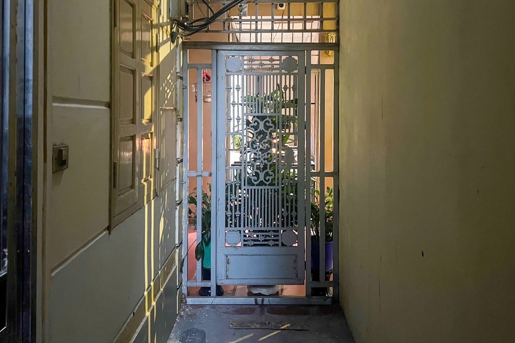 Hà Nội: Hộ dân tố hàng xóm lắp cửa sắt, xây tường bịt ngõ đi chung - 1