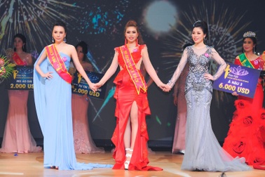 Ngắm nhan sắc rạng rỡ Á hậu Doanh nhân Hoàn Vũ 2018 Nishikawa Phạm Hương