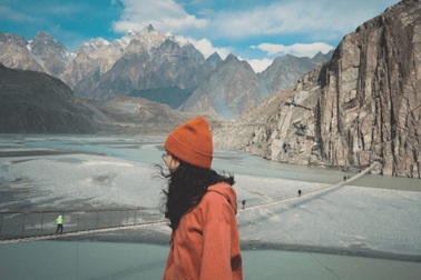 "Mày muốn sống yên ổn ở lớp này thì phải biết điều!"