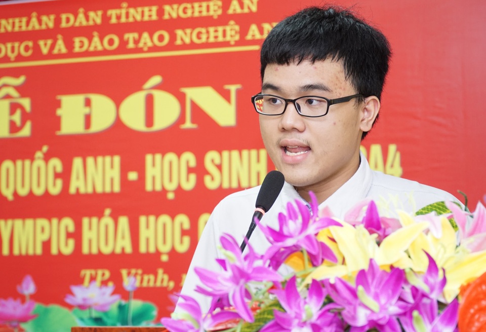 Đón nam sinh xứ Nghệ đầu tiên đạt Huy chương vàng Olympic Hóa học quốc tế - 1 Đón nam sinh xứ Nghệ đầu tiên đạt Huy chương vàng Olympic Hóa học quốc tế - 1