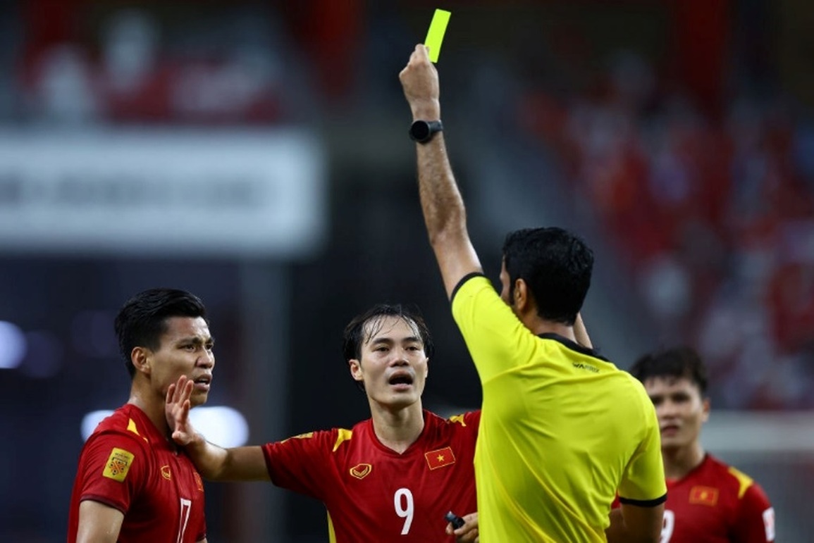 Trọng tài gây tranh cãi trận Việt Nam - Thái Lan rút lui khỏi AFF Cup - 2 Trọng tài gây tranh cãi trận Việt Nam - Thái Lan rút lui khỏi AFF Cup - 2