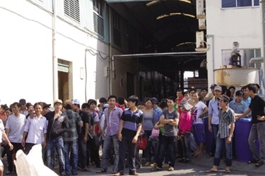 Công nhân khốn khổ đòi quyền lợi