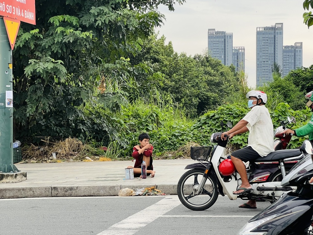 Nữ bảo vệ lương 6 triệu, tiến sĩ thu nhập gấp 7 cùng phải nhịn... sinh con - 2 Nữ bảo vệ lương 6 triệu, tiến sĩ thu nhập gấp 7 cùng phải nhịn... sinh con - 2