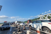 Ám ảnh quãng đường 1.000km về quê ăn Tết vì kẹt xe không lối thoát