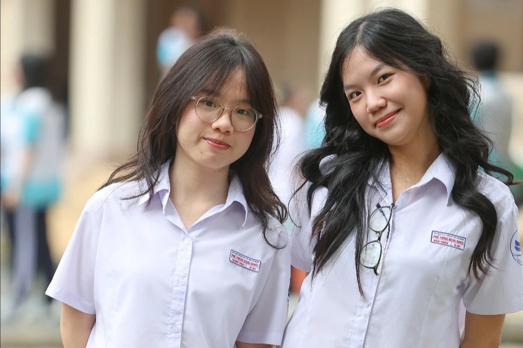 Đề toán thi tốt nghiệp THPT năm 2025 ra hướng mới - 1 Đề toán thi tốt nghiệp THPT năm 2025 ra hướng mới - 1
