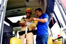 Mỗi ngày phát hiện hàng chục xe nhồi nhét khách