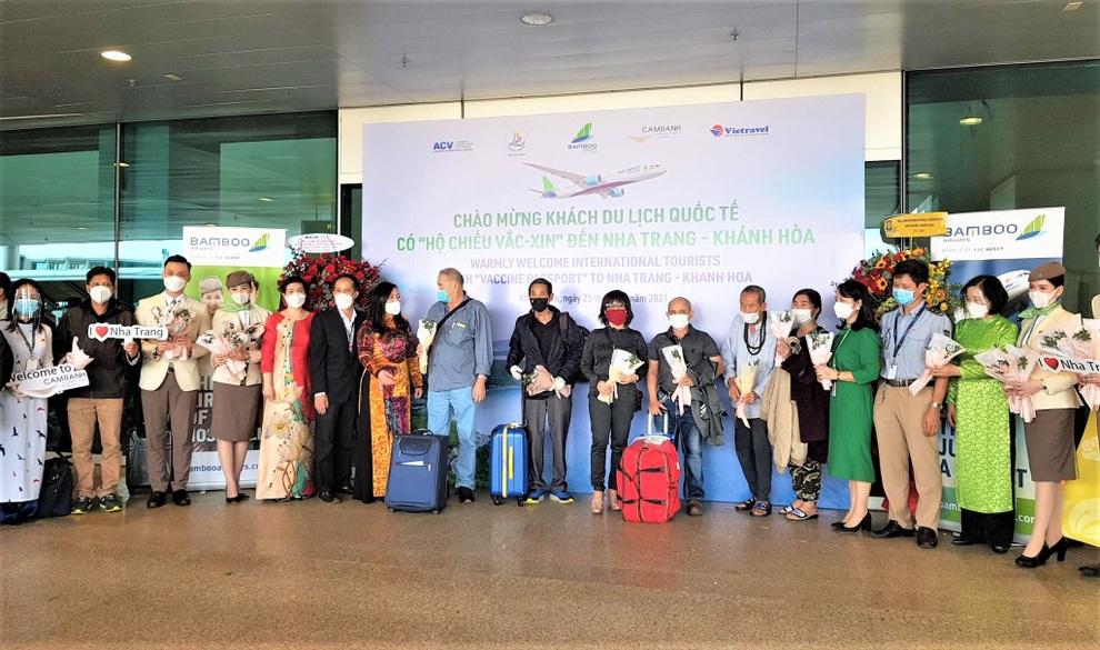 Nha Trang đón chuyến bay chở khách du lịch quốc tế có hộ chiếu vaccine của Bamboo Airways - 2 Nha Trang đón chuyến bay chở khách du lịch quốc tế có hộ chiếu vaccine của Bamboo Airways - 2