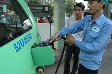 Giá xăng dầu ngược quy luật thị trường