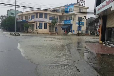 Nước lũ đang dâng cao ở thị xã Điện Bàn, Quảng Nam