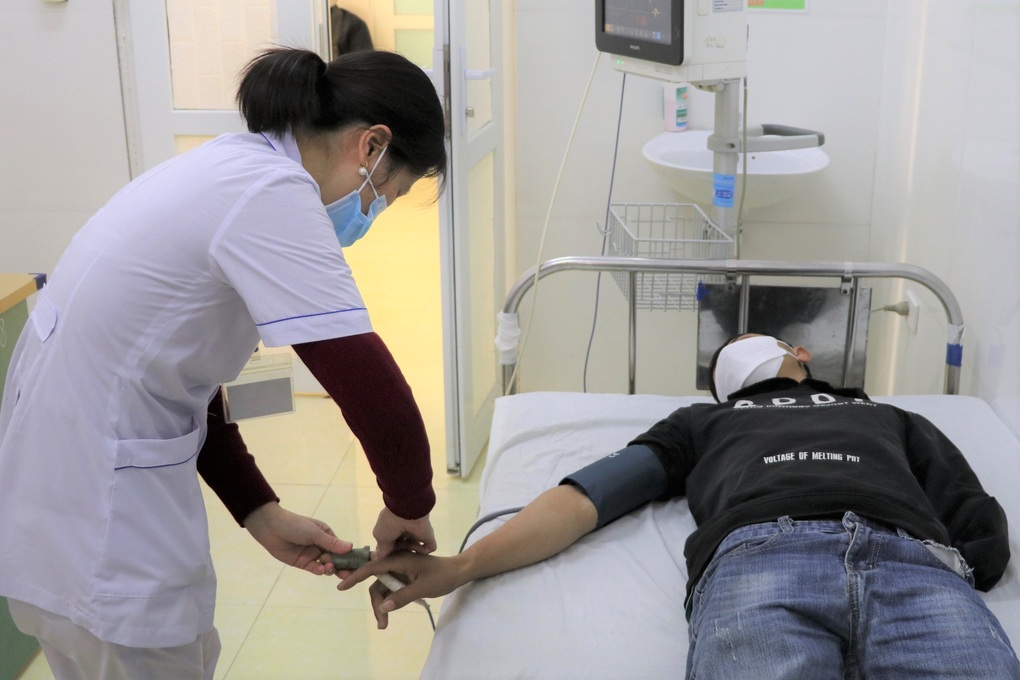 Giám đốc bệnh viện lý giải việc 2 tháng chưa trả lương cho y bác sĩ - 1 Giám đốc bệnh viện lý giải việc 2 tháng chưa trả lương cho y bác sĩ - 1