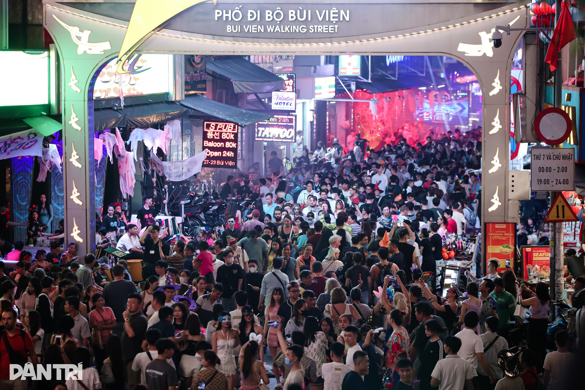 Giới trẻ TPHCM chi cả chục triệu đồng cho trang phục đêm Halloween - 11