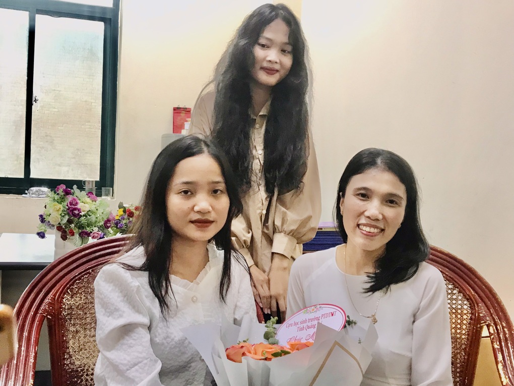 Ngày... tháng... năm... và kỉ niệm 26 năm với thầy giáo cũ - 3 Ngày... tháng... năm... và kỉ niệm 26 năm với thầy giáo cũ - 3
