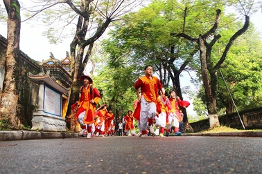 Học sinh Huế trải nghiệm, khám phá di sản cố đô