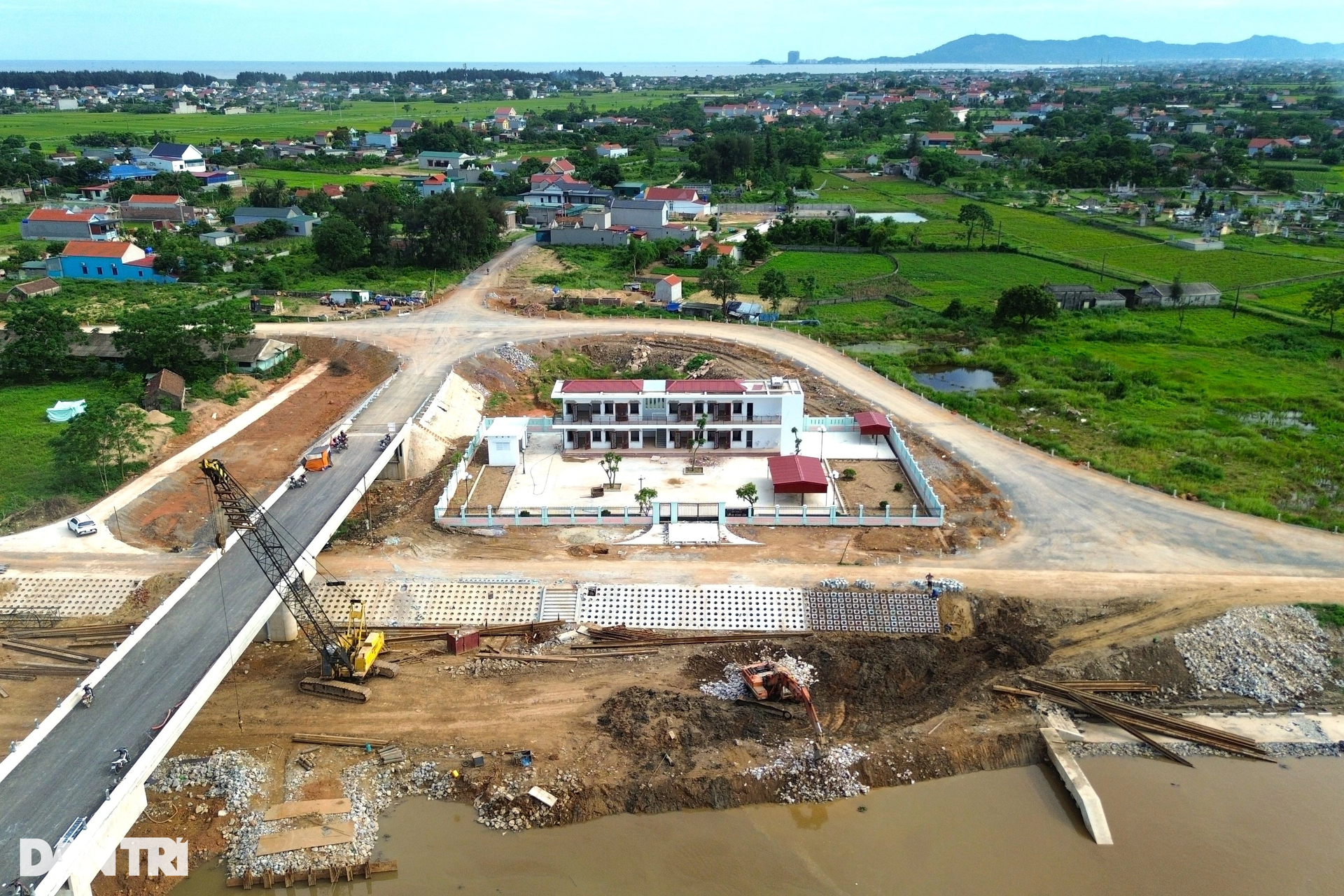 Cống thủy lợi ngăn mặn lớn nhất Bắc miền Trung sắp hoàn thiện - 9 Cống thủy lợi ngăn mặn lớn nhất Bắc miền Trung sắp hoàn thiện - 9