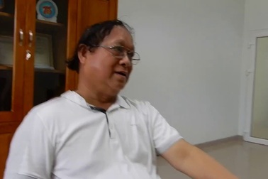 Chân dung thầy giáo U60 nhảy điệu “Đàn gà con” khiến dân mạng phát sốt