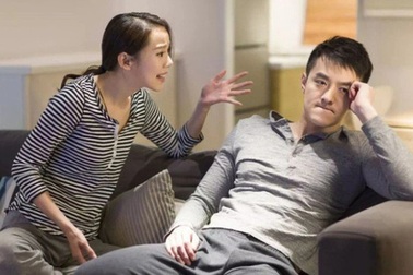 Mỗi lần con trai gặp chuyện, tôi đau đầu khi vợ luôn bắt làm việc này