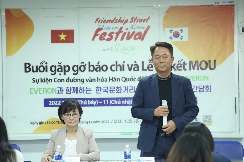 Trịnh Thăng Bình cùng Byun Jin Sub Reply 1988 hát ở lễ hội Việt - Hàn - 1 Trịnh Thăng Bình cùng Byun Jin Sub Reply 1988 hát ở lễ hội Việt - Hàn - 1