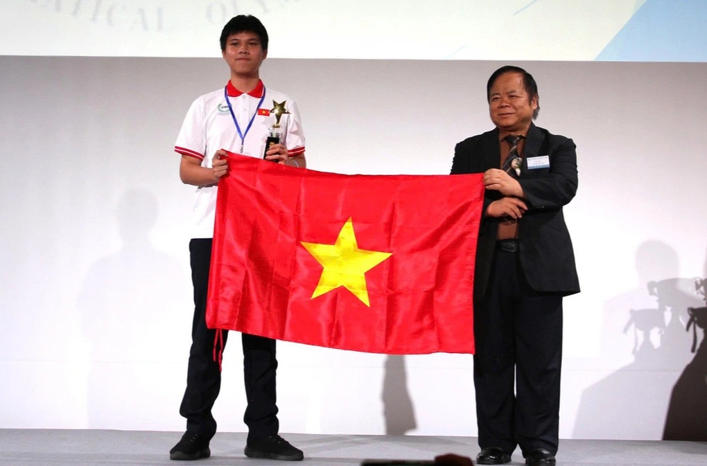 2025년 아시아 수학올림피아드 메달리스트 22명을 기리며 - 2 Vinh danh 22 thí sinh đoạt huy chương ở Đấu trường toán học Châu Á 2025 - 2