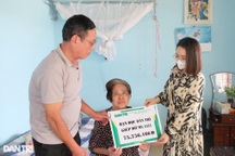 Bạn đọc giúp đỡ người mẹ sống sót trong biển lửa gần 100 triệu đồng