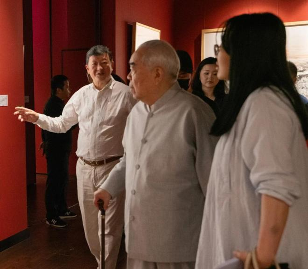 Nhà thư pháp 87 tuổi có con trai với vợ kém 50 tuổi, từ mặt con gái ruột - 3 Nhà thư pháp 87 tuổi có con trai với vợ kém 50 tuổi, từ mặt con gái ruột - 3