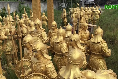 Cận cảnh đội quân đất nung “giống lính Tần Thuỷ Hoàng” bị vứt la liệt