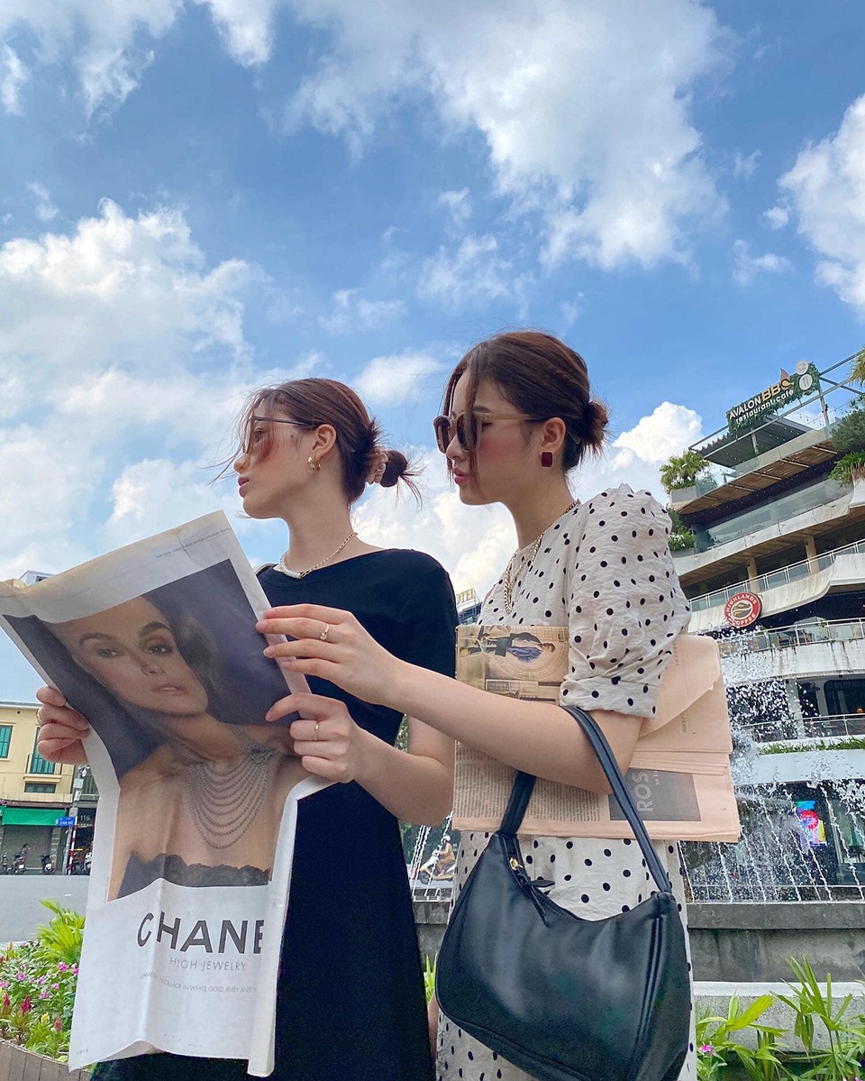 Cặp đôi song sinh có gu thời trang chất lừ đang sốt trên mạng xã hội - 9 Cặp đôi song sinh có gu thời trang chất lừ đang sốt trên mạng xã hội - 9