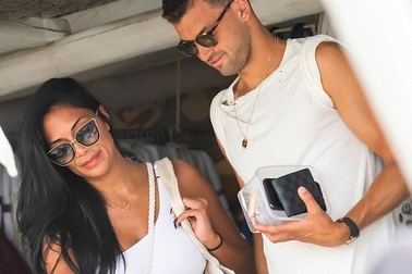 Nicole Scherzinger đẹp đôi bên bạn trai kém 13 tuổi