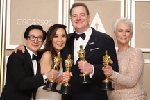 Điểm lại những khoảnh khắc cảm xúc nhất lễ trao giải Oscar 2023
