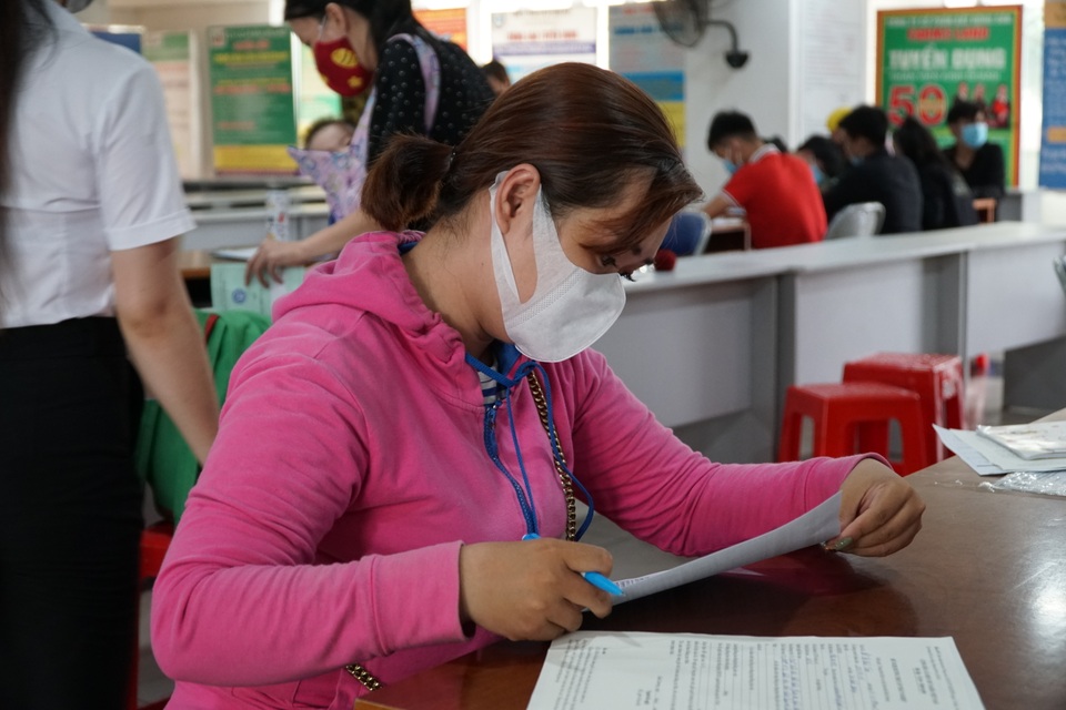 Bình Dương: Hơn 20.000 công nhân nhận trợ cấp thất nghiệp sau dịch Covid-19 - 2 Bình Dương: Hơn 20.000 công nhân nhận trợ cấp thất nghiệp sau dịch Covid-19 - 2
