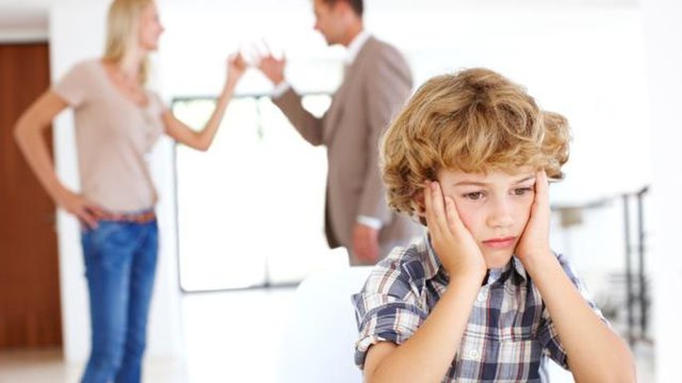 Bé gái 11 tuổi tử vong từ tầng 39: Khi con là nạn nhân trong “cuộc chiến” của bố mẹ - 1 Bé gái 11 tuổi tử vong từ tầng 39: Khi con là nạn nhân trong “cuộc chiến” của bố mẹ - 1