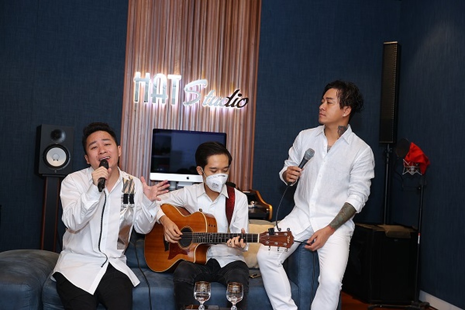 Tuấn Hưng, Tùng Dương kêu gọi ủng hộ gần 2 tỷ đồng cho Bắc Ninh, Bắc Giang - 2 Tuấn Hưng, Tùng Dương kêu gọi ủng hộ gần 2 tỷ đồng cho Bắc Ninh, Bắc Giang - 2