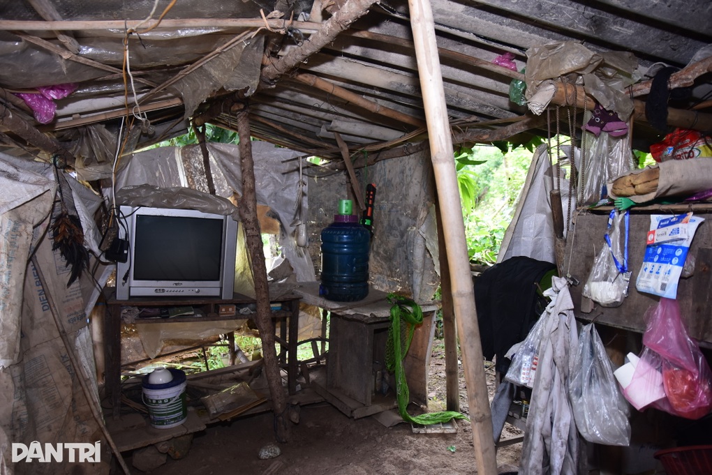 Vợ mất sớm, các con khó nghèo, cụ ông 82 tuổi quen khổ và bệnh tật - 3 Vợ mất sớm, các con khó nghèo, cụ ông 82 tuổi quen khổ và bệnh tật - 3