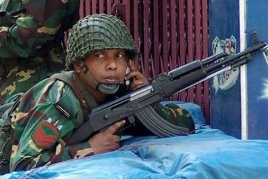 50 người chết trong cuộc nổi loạn của lính biên phòng