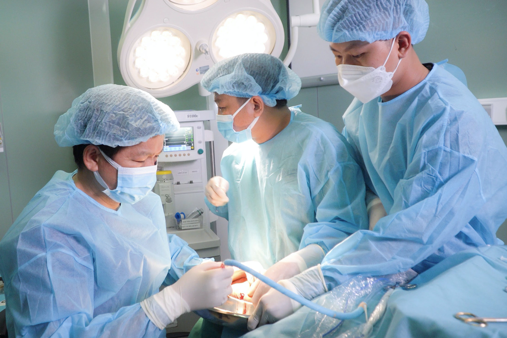 Thẩm mỹ viện tiêm tan mỡ làm nát bụng bà mẹ 2 con, đổ lỗi do còn trinh - 2 Thẩm mỹ viện tiêm tan mỡ làm nát bụng bà mẹ 2 con, đổ lỗi do còn trinh - 2