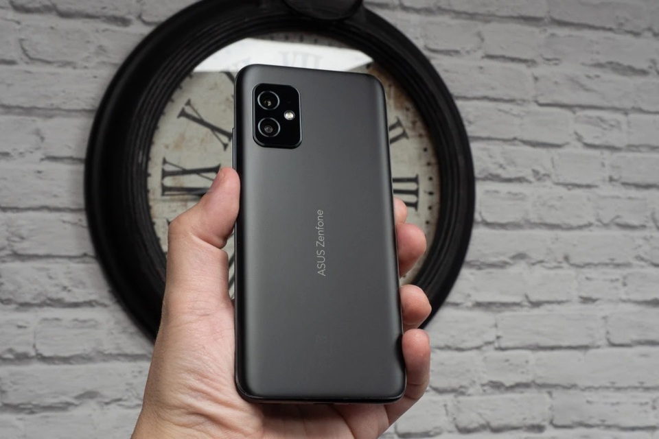 Cận cảnh bộ đôi Zenfone 8 và Zenfone 8 Flip vừa ra mắt - 4 Cận cảnh bộ đôi Zenfone 8 và Zenfone 8 Flip vừa ra mắt - 4