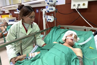 Nam công nhân mồ côi cha, nguy kịch khi mưu sinh gồng gánh mẹ già, con thơ