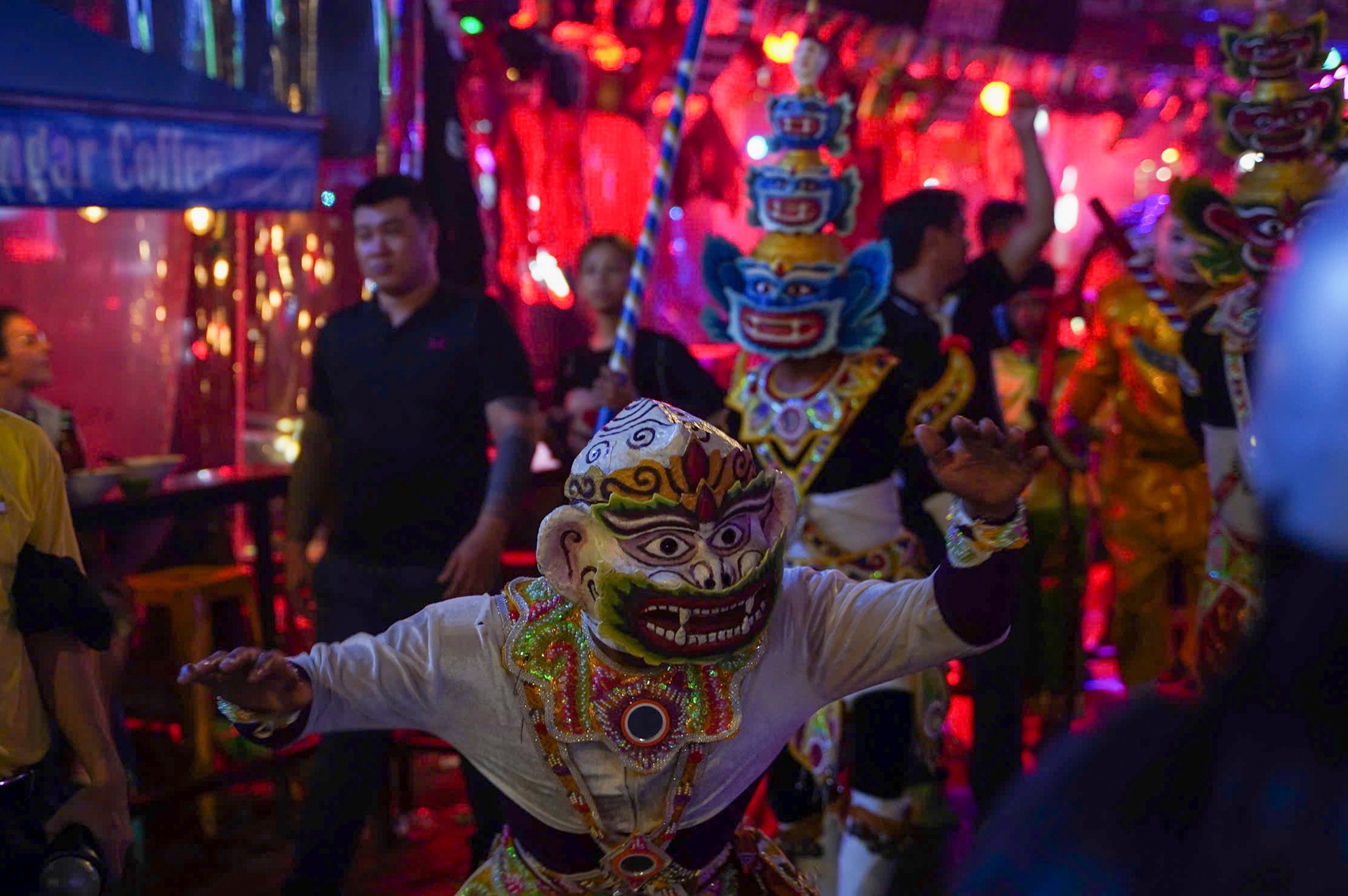 Đường phố TPHCM ngập tràn ma quỷ dịp lễ Halloween - 1 Đường phố TPHCM ngập tràn ma quỷ dịp lễ Halloween - 1