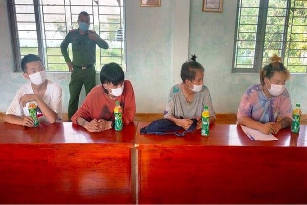 Bốn người Trung Quốc nhập cảnh trái phép đi lang thang mua đồ ăn ở Đà Nẵng - 1 Bốn người Trung Quốc nhập cảnh trái phép đi lang thang mua đồ ăn ở Đà Nẵng - 1