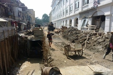  Bài 4: Ban quản lý dự án thoát nước  thi công cầm chừng, người dân khốn đốn vì ô nhiễm