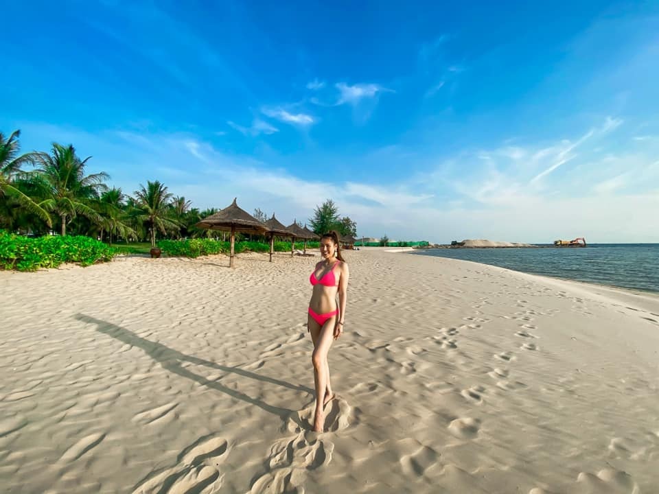 Hết cách ly xã hội, Quế Vân chụp ảnh bikini gợi cảm trên biển - 7 Hết cách ly xã hội, Quế Vân chụp ảnh bikini gợi cảm trên biển - 7