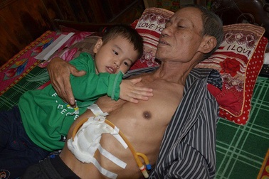 "Bố ơi, xin bố đừng chết !..."