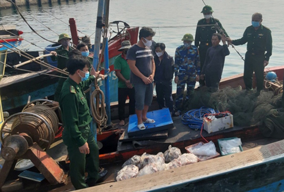 Phạt 2 chủ tàu đánh bắt kiểu tận diệt ngư trường - 1 Phạt 2 chủ tàu đánh bắt kiểu tận diệt ngư trường - 1