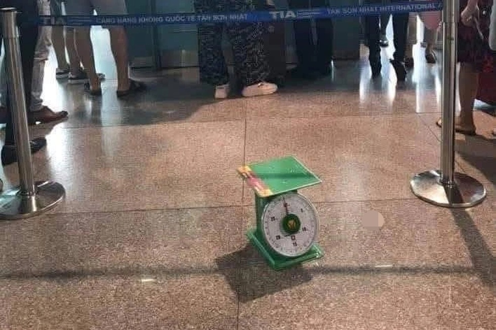 Tranh cãi chiếc cân kém sang ở sân bay - 1 Tranh cãi chiếc cân kém sang ở sân bay - 1