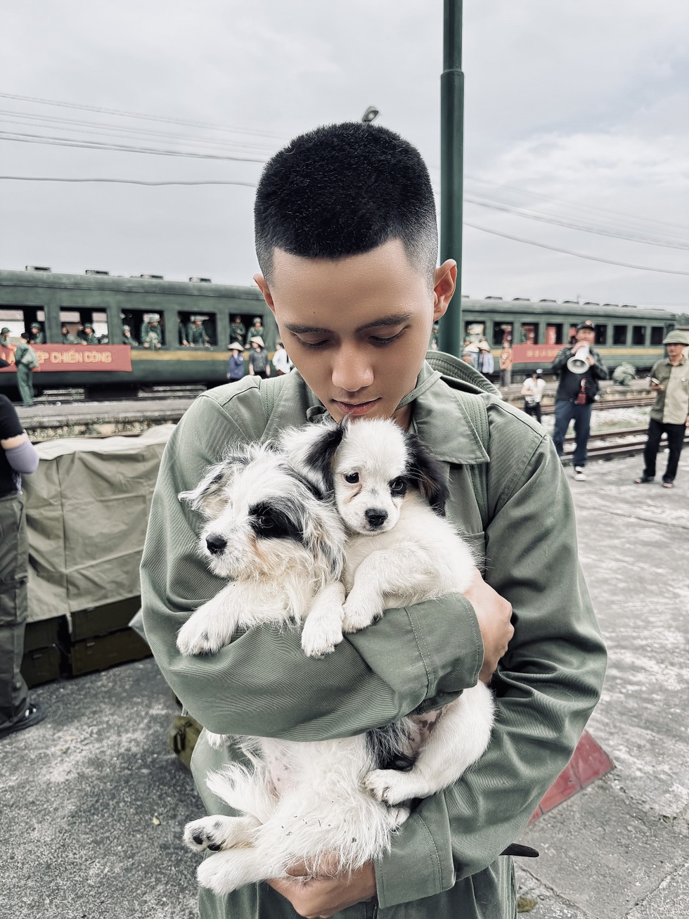 Út Tú của phim Mưa đỏ: Ba mẹ bật khóc khi nghe tôi gọi má ơi trong phim - 3 Út Tú của phim Mưa đỏ: Ba mẹ bật khóc khi nghe tôi gọi má ơi trong phim - 3